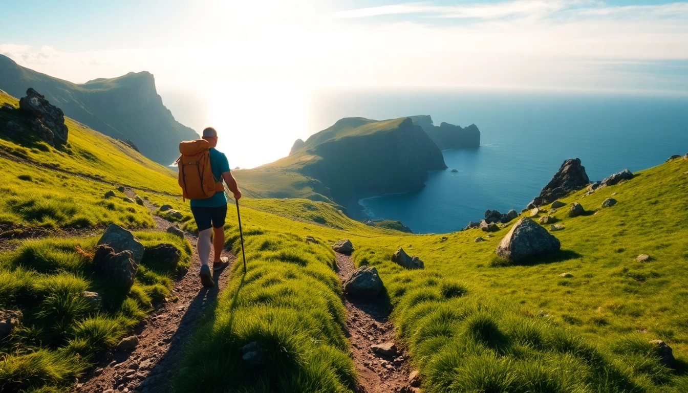 Dingle Way wandern in der malerischen Landschaft Irlands mit Hügeln und Klippen.